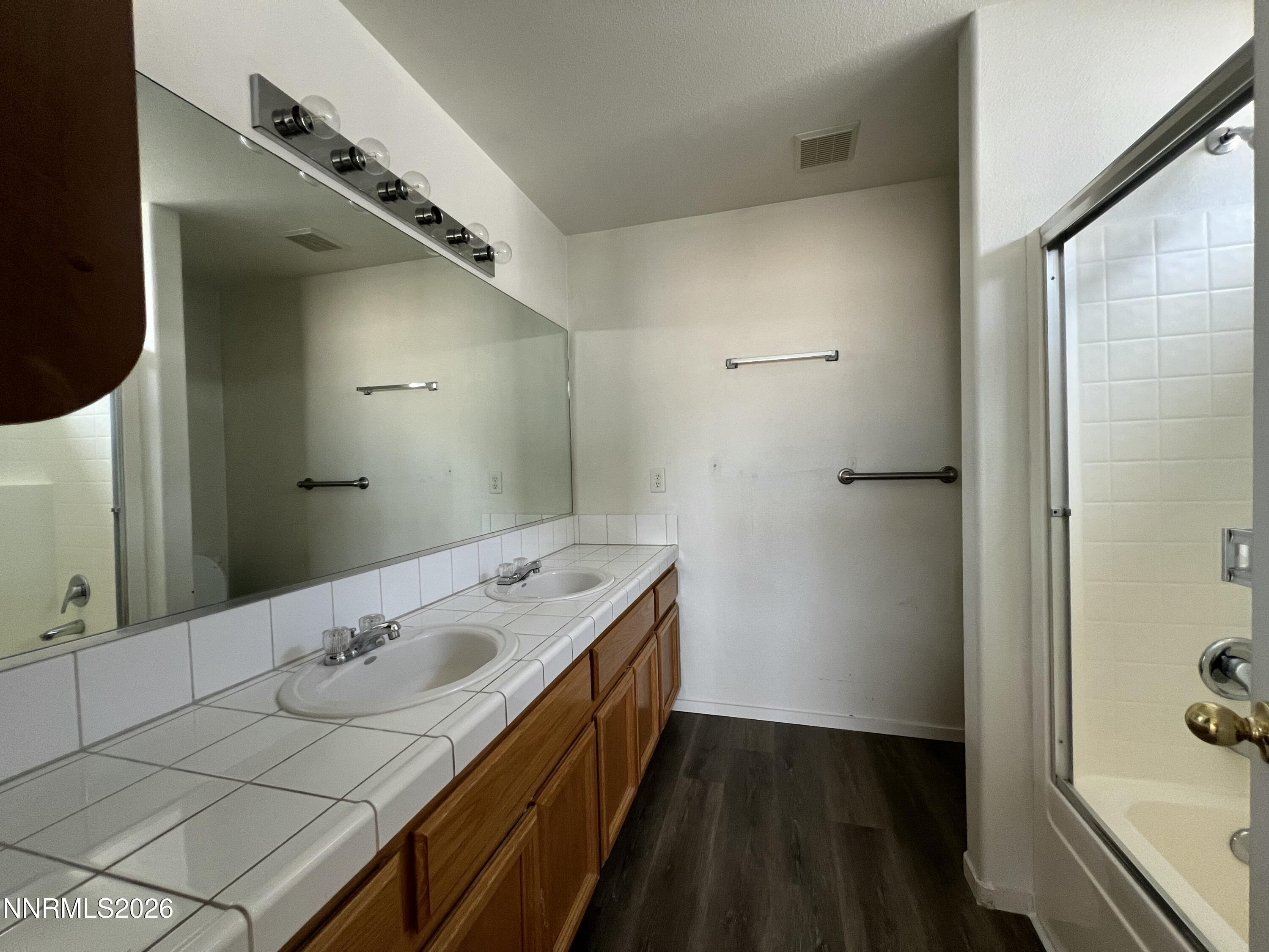 298 Emigrant Way Fernley, NV 89408 - Photo 9 of 15 IMG_4551 2