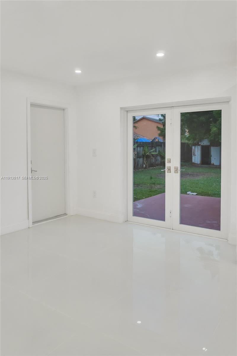 15309 Southwest 183rd Terrace Miami, FL 33187 - Photo 10 of 30 an empty room with window