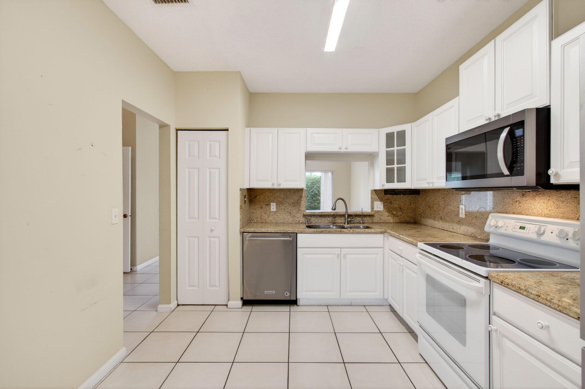 8289 Vía Serena Boca Raton, FL 33433 - Photo 19 of 84 29-web-or-mls-DSC_1750
