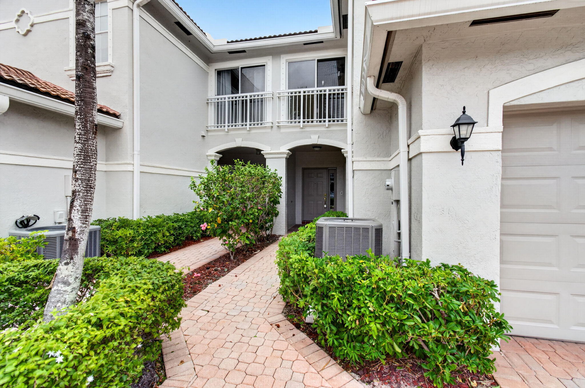 8289 Vía Serena Boca Raton, FL 33433 - Photo 2 of 84 7-web-or-mls-DSC_0519