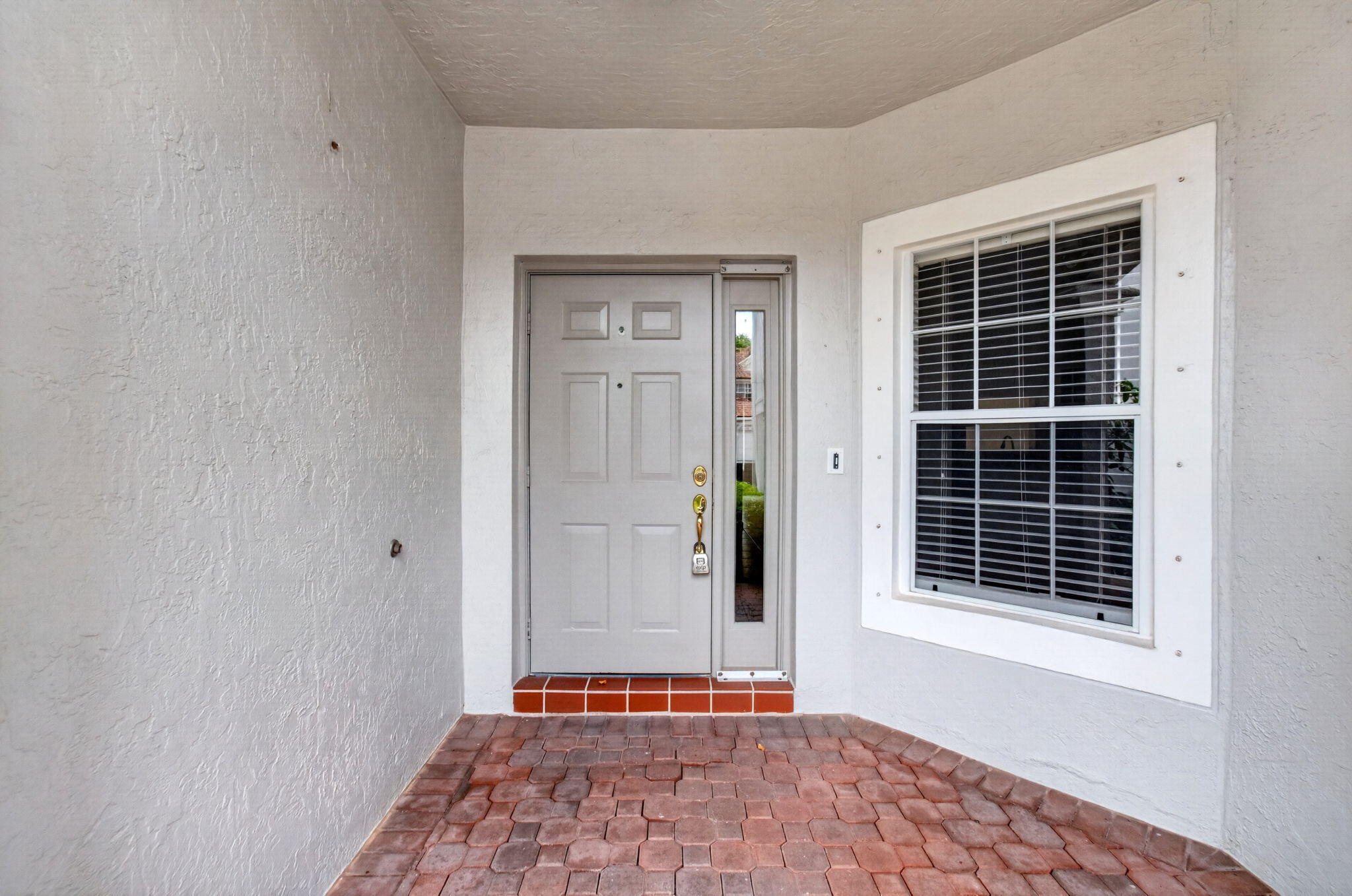 8289 Vía Serena Boca Raton, FL 33433 - Photo 4 of 84 11-web-or-mls-DSC_0569