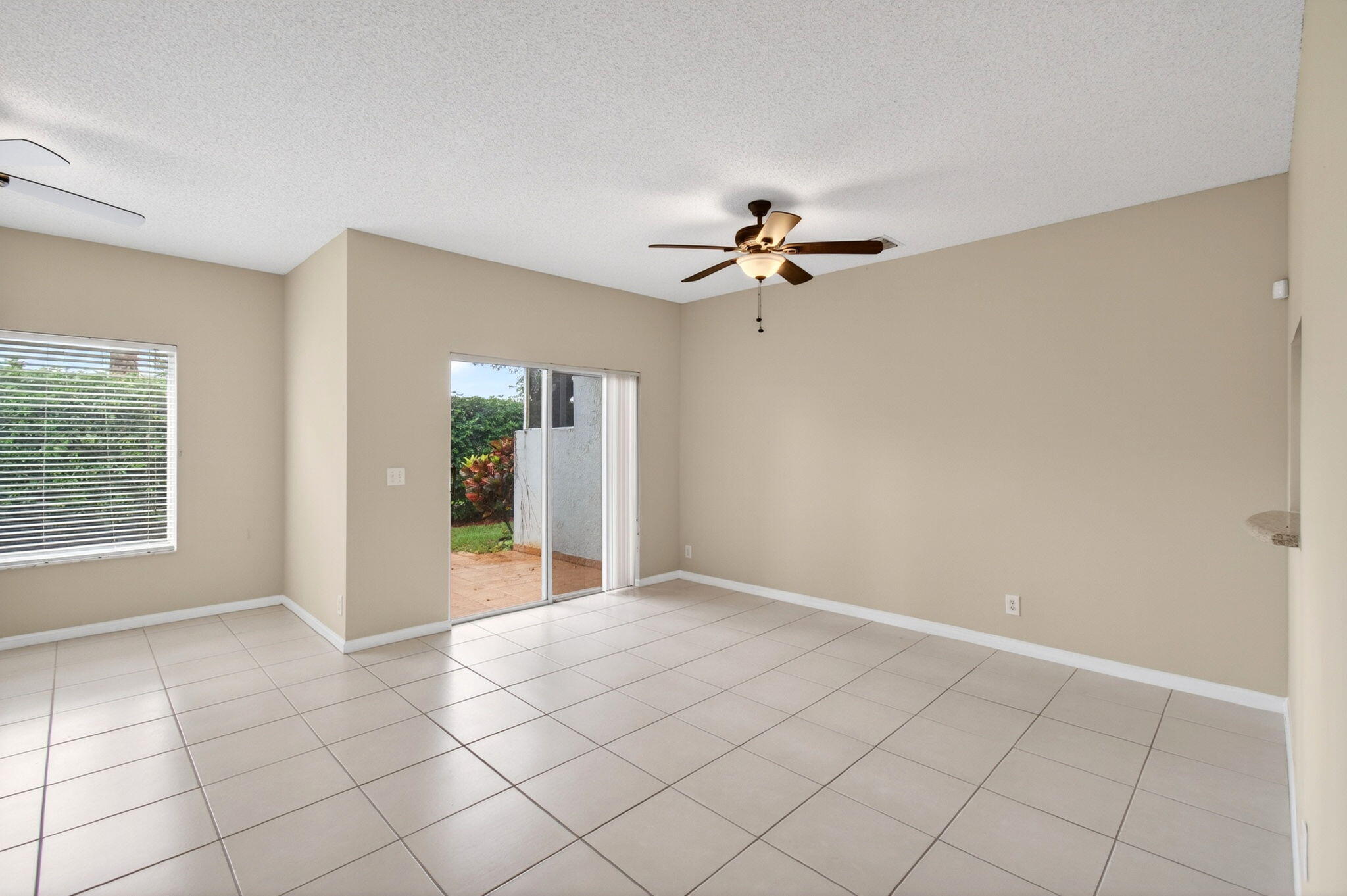 8289 Vía Serena Boca Raton, FL 33433 - Photo 6 of 84 16-web-or-mls-DSC_1654