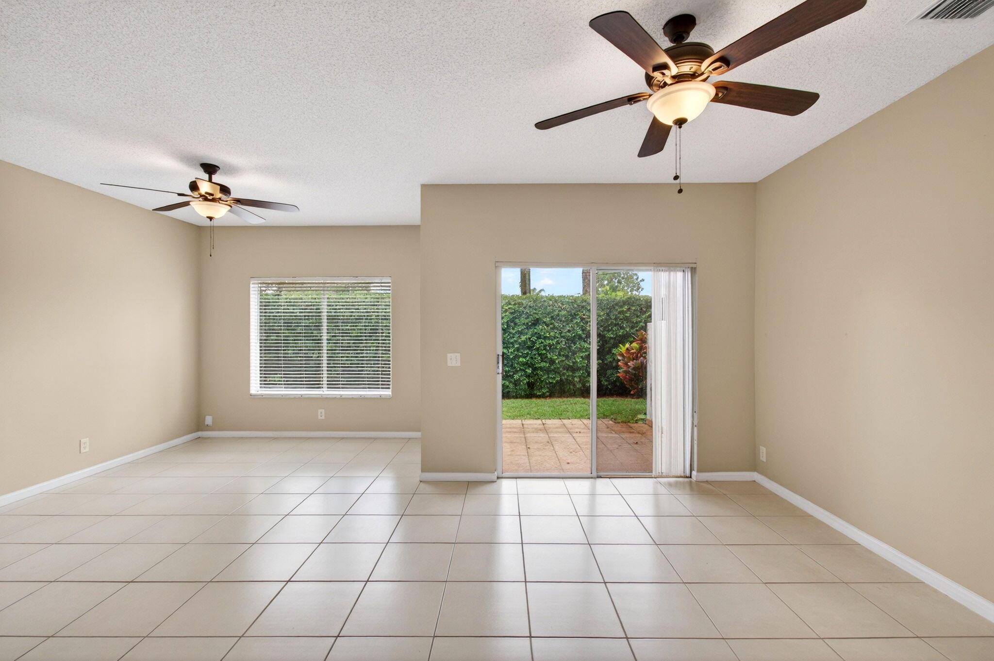 8289 Vía Serena Boca Raton, FL 33433 - Photo 7 of 84 17-web-or-mls-DSC_1659