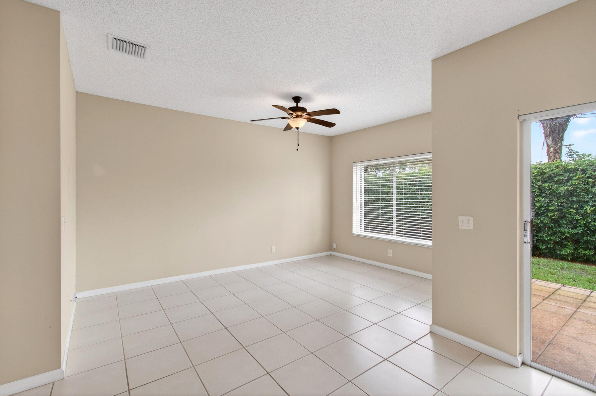 8289 Vía Serena Boca Raton, FL 33433 - Photo 8 of 84 18-web-or-mls-DSC_1664