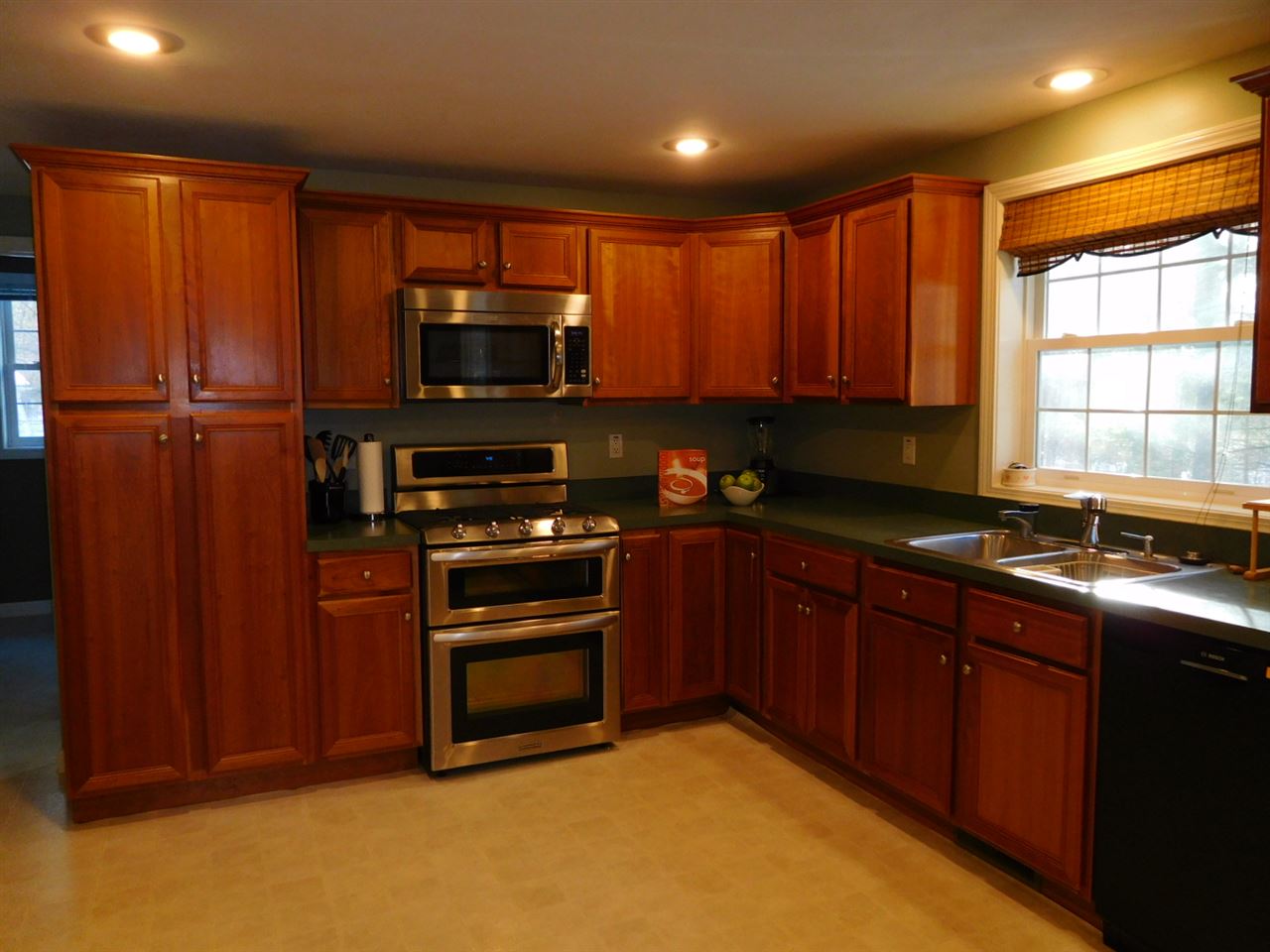 23 Crestwood Road Windham, NH 03087 - Photo 2 of 33