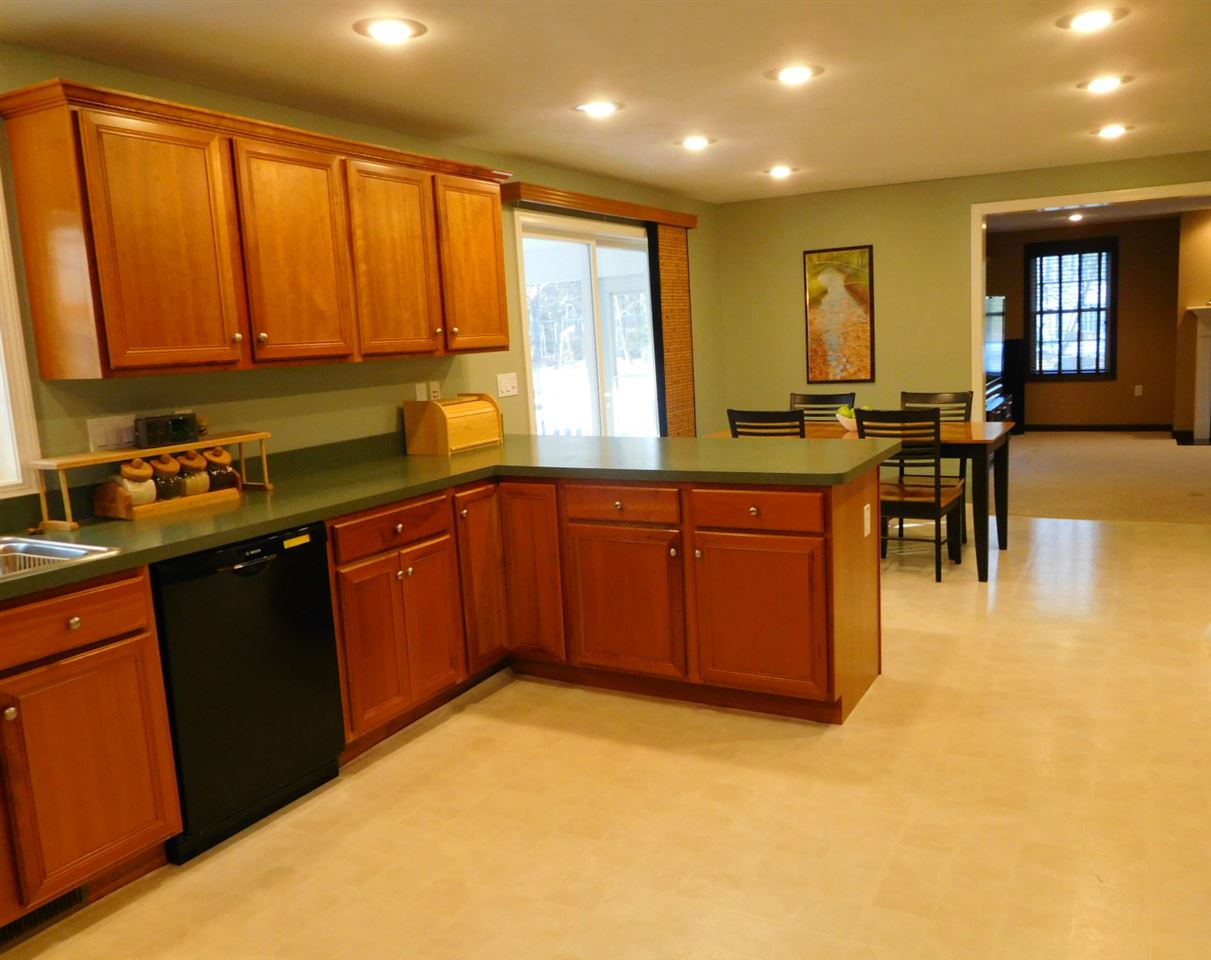 23 Crestwood Road Windham, NH 03087 - Photo 7 of 33