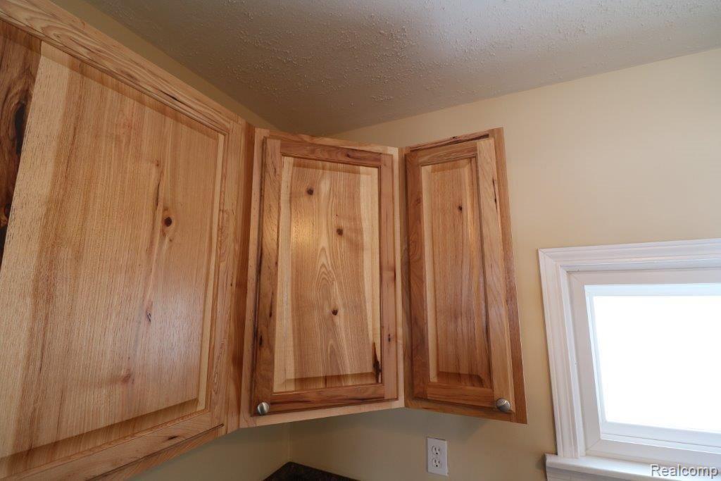 6520 Frenchline Road Marlette, MI 48453 - Photo 10 of 19 Kitchen Beautiful Hickory