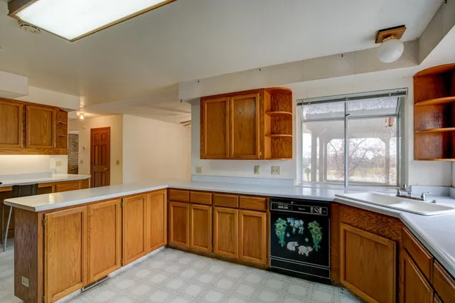 a view of a livingroom with a space