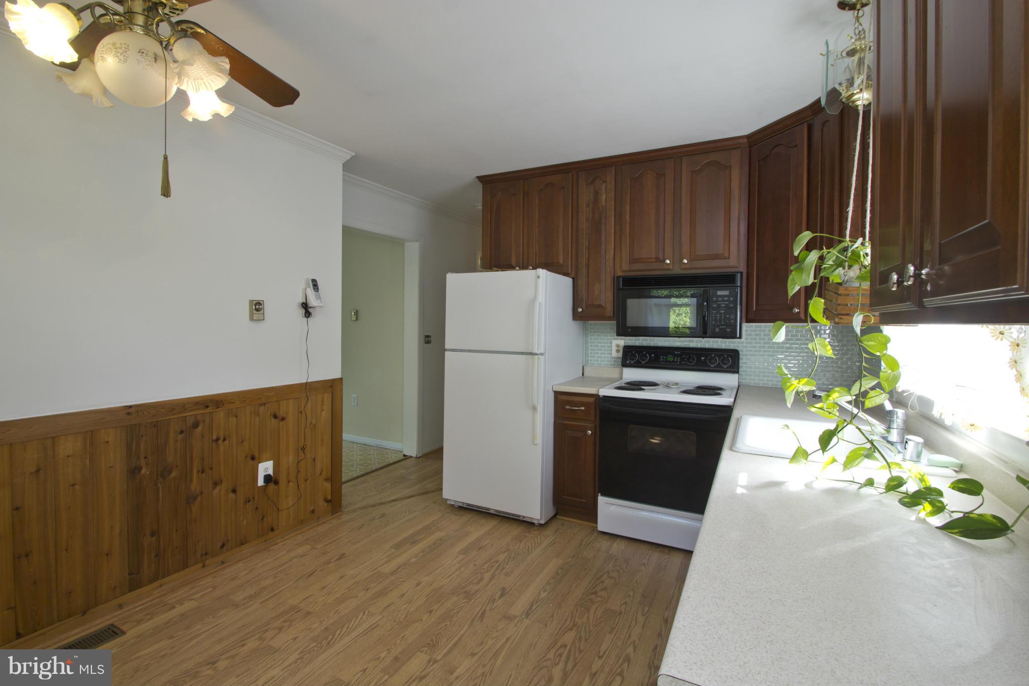 982 Shore Acres Road Arnold, MD 21012 - Photo 11 of 29 Kitchen