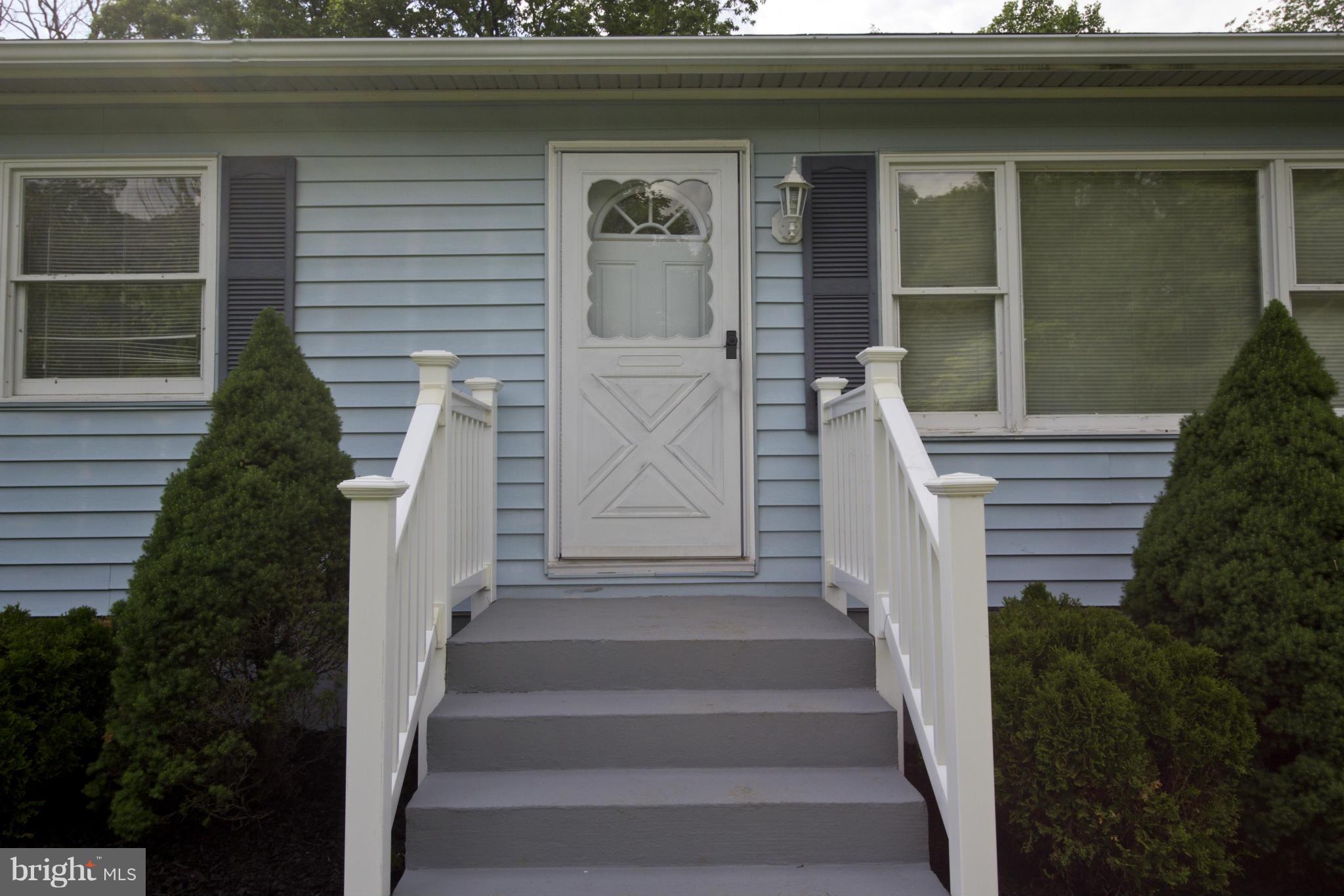 982 Shore Acres Road Arnold, MD 21012 - Photo 3 of 29 Exterior (Front)