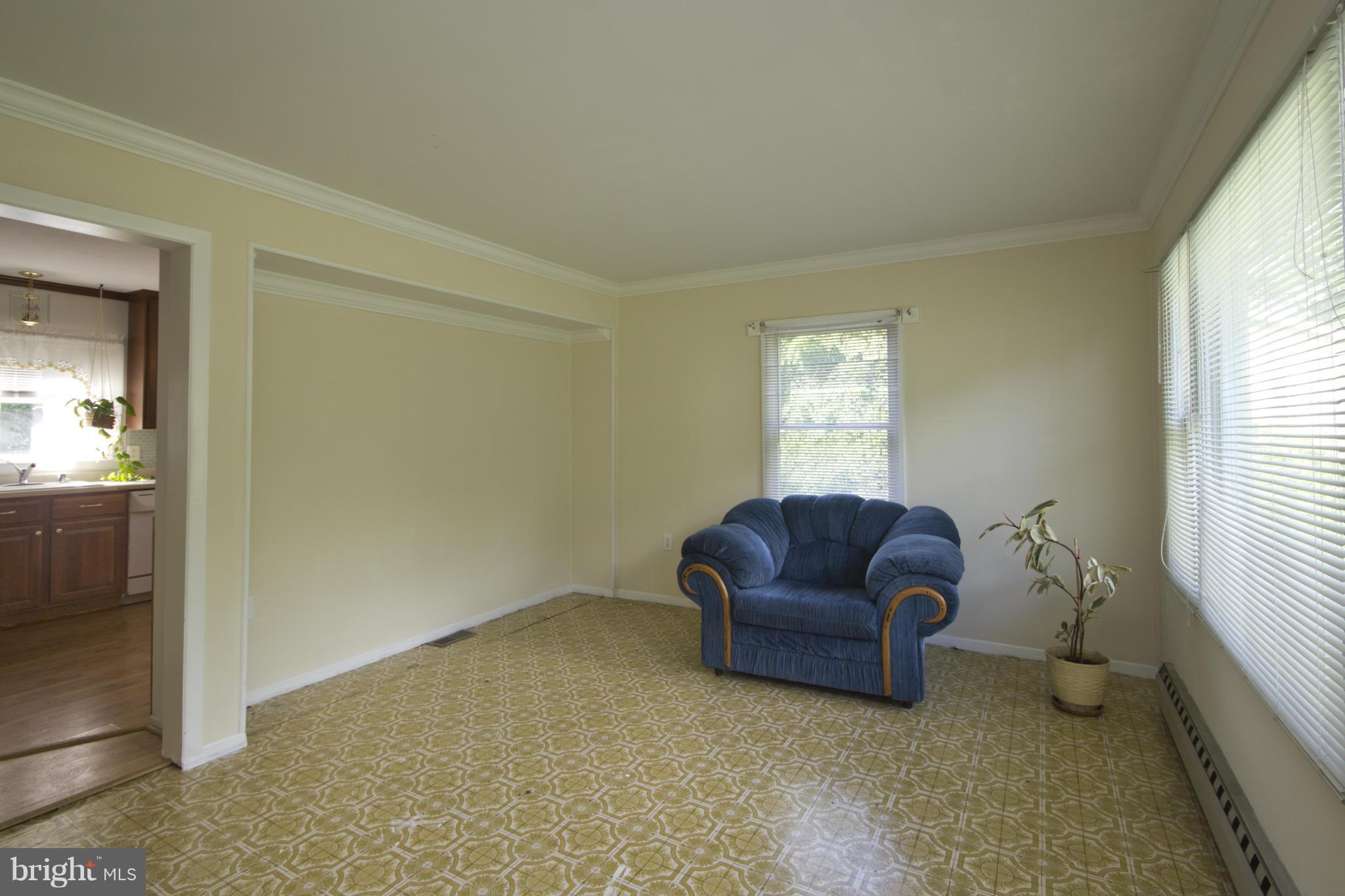 982 Shore Acres Road Arnold, MD 21012 - Photo 7 of 29 Living Room