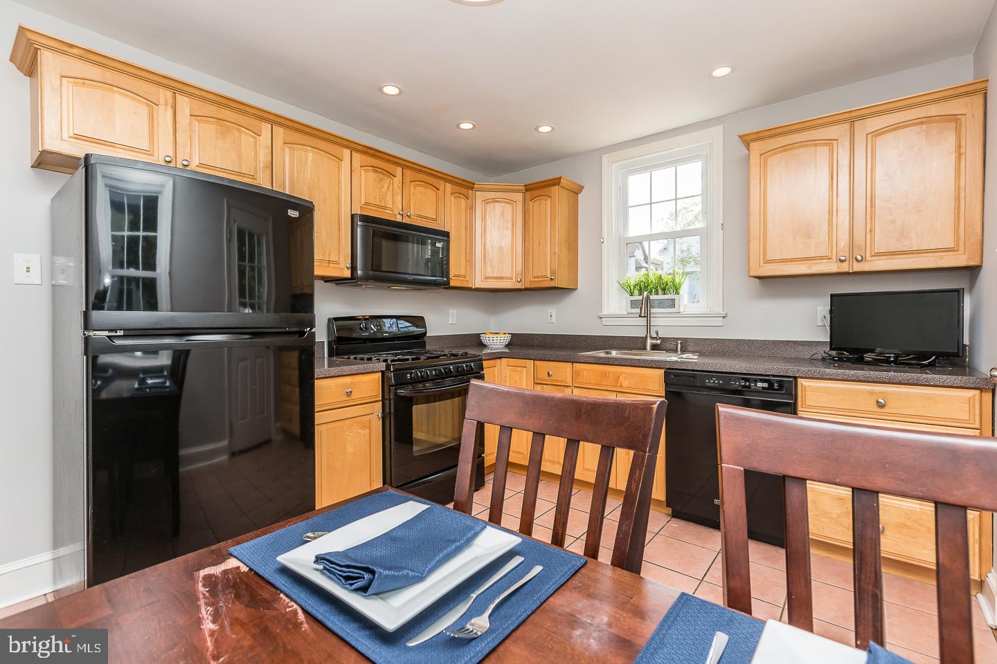 345 Strathmore Road Havertown, PA 19083 - Photo 14 of 37