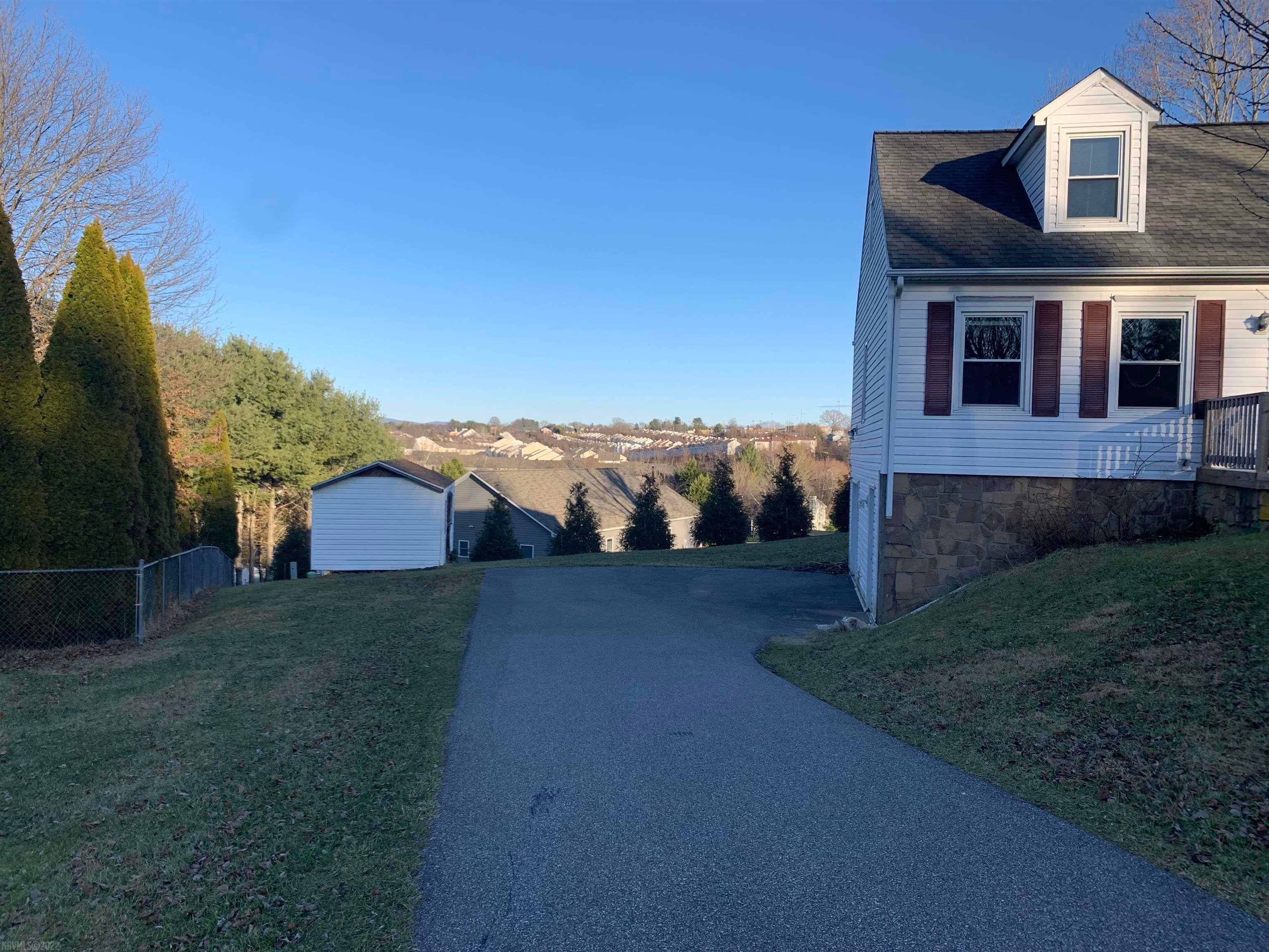 290 East Windmill Ridge Road Northwest Christiansburg, VA 24073 - Photo 4 of 41 Gallery Image 4