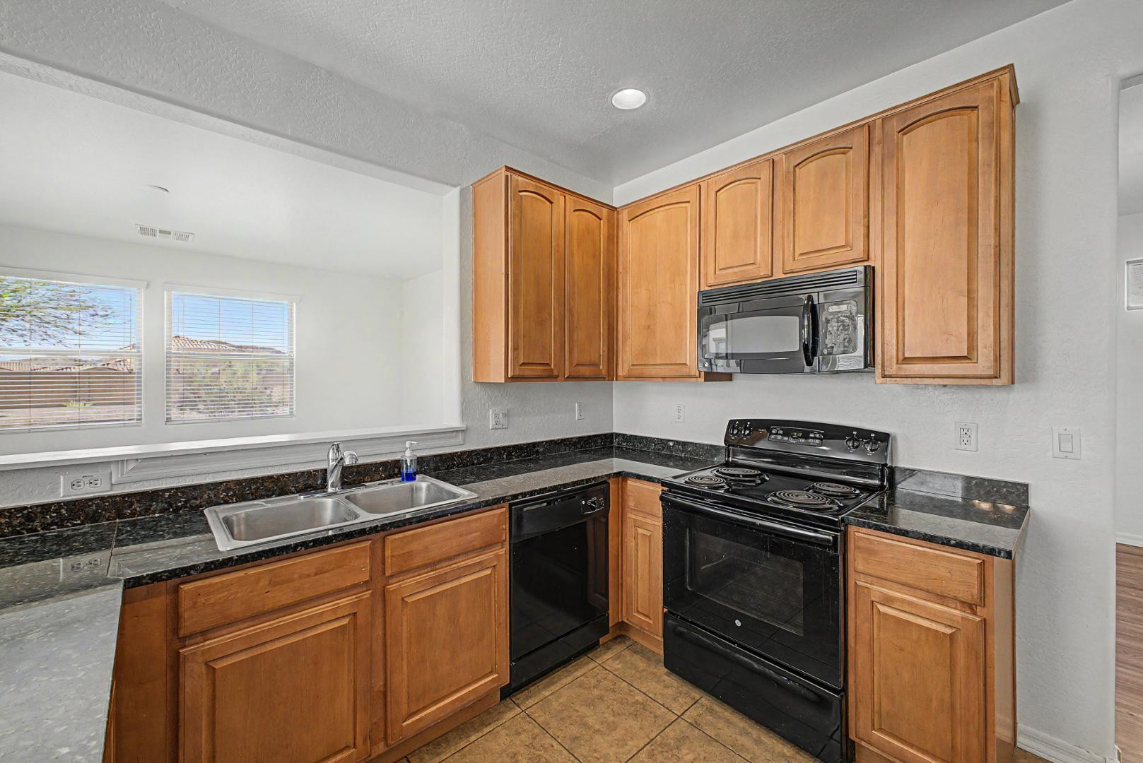 18436 West Nambe Street Goodyear, AZ 85338 - Photo 5 of 32 Photo #5