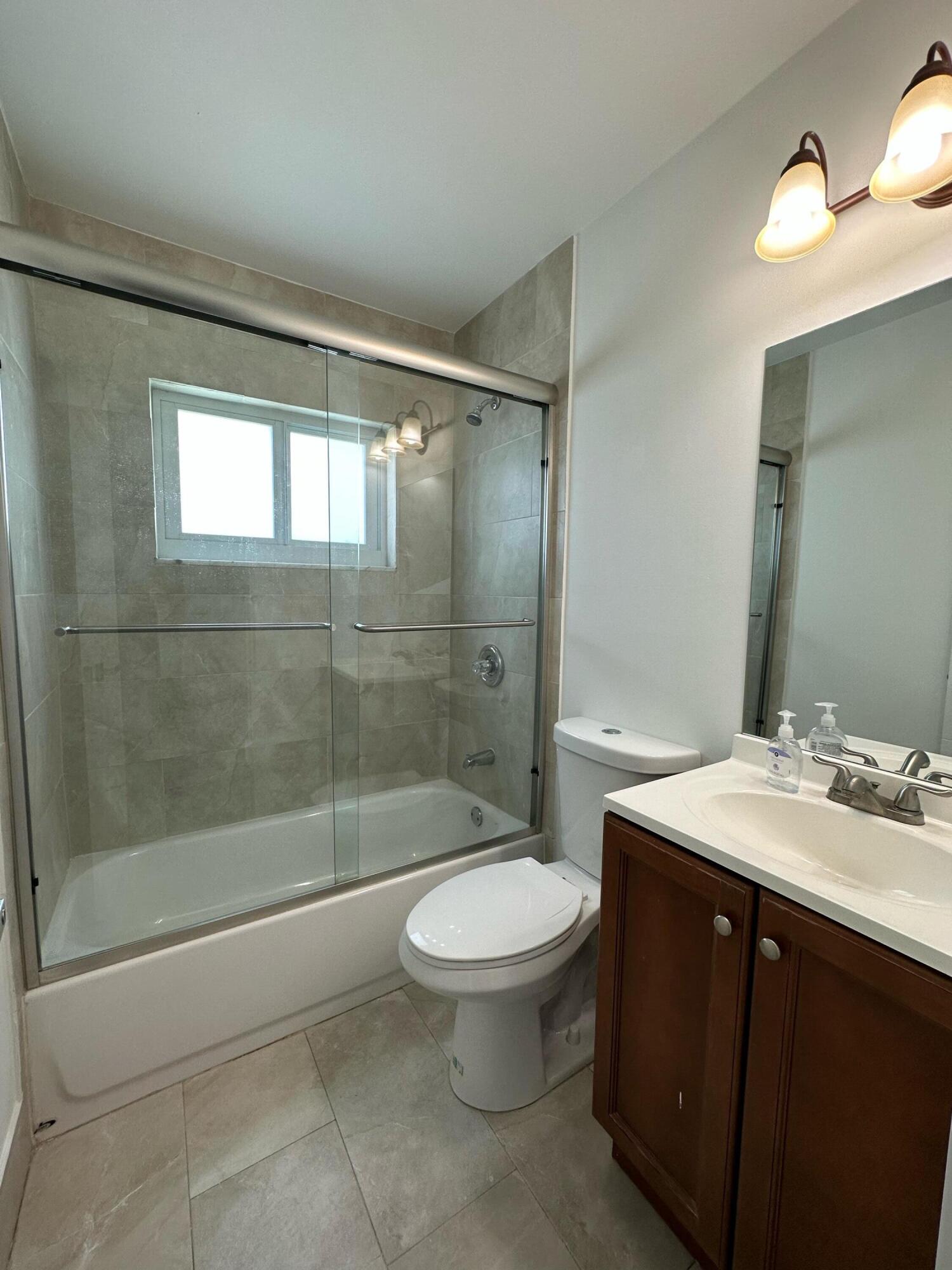 10855 Eureka Street Boca Raton, FL 33428 - Photo 13 of 18 Guest Bath