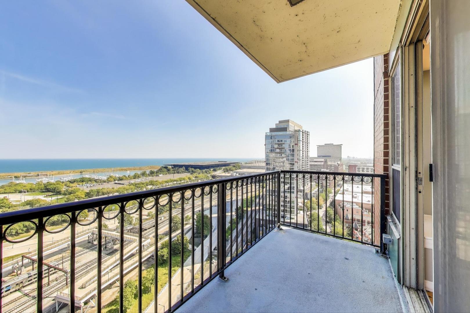 1717 South Prairie Avenue, Unit 1910 Chicago, IL 60616 - Photo 12 of 48 a view of city with ocean