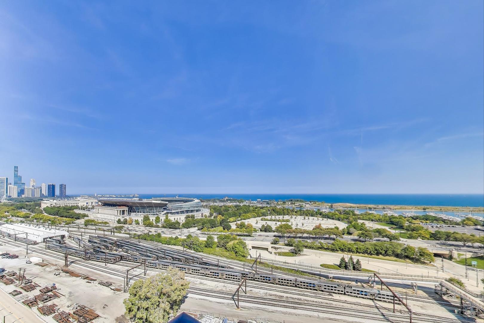 1717 South Prairie Avenue, Unit 1910 Chicago, IL 60616 - Photo 14 of 48 a view of an ocean