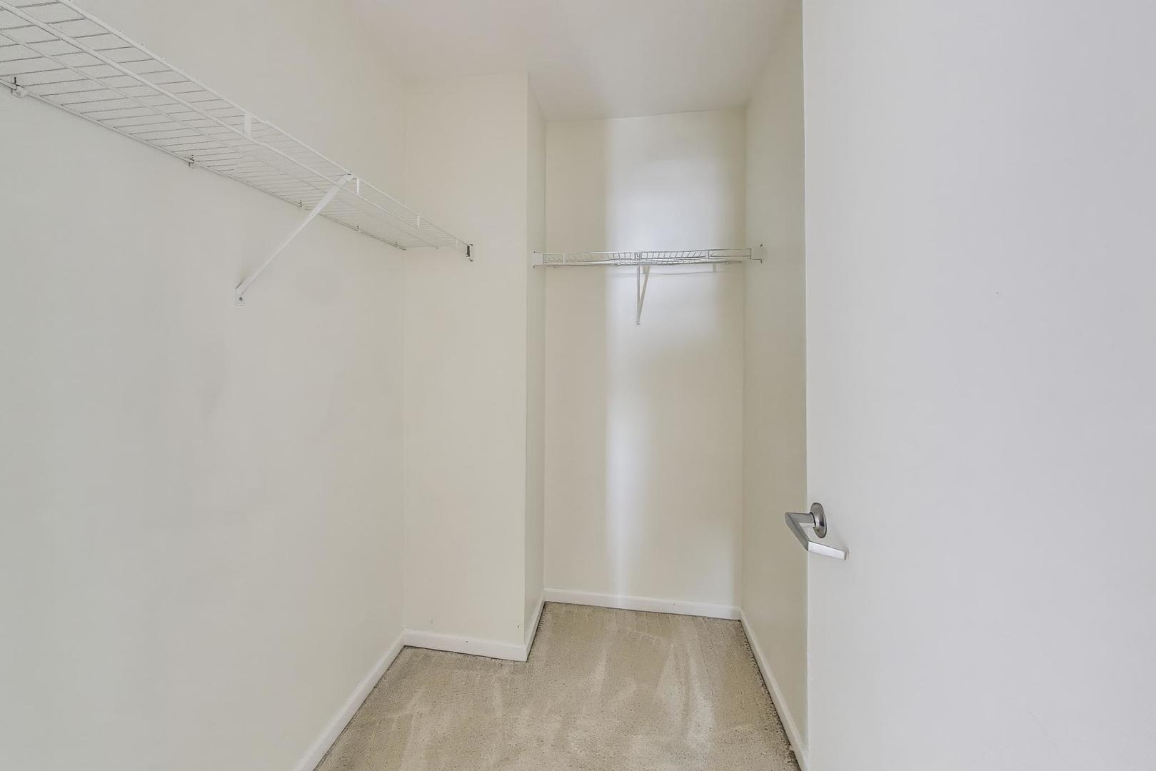 1717 South Prairie Avenue, Unit 1910 Chicago, IL 60616 - Photo 18 of 48 a view of small space