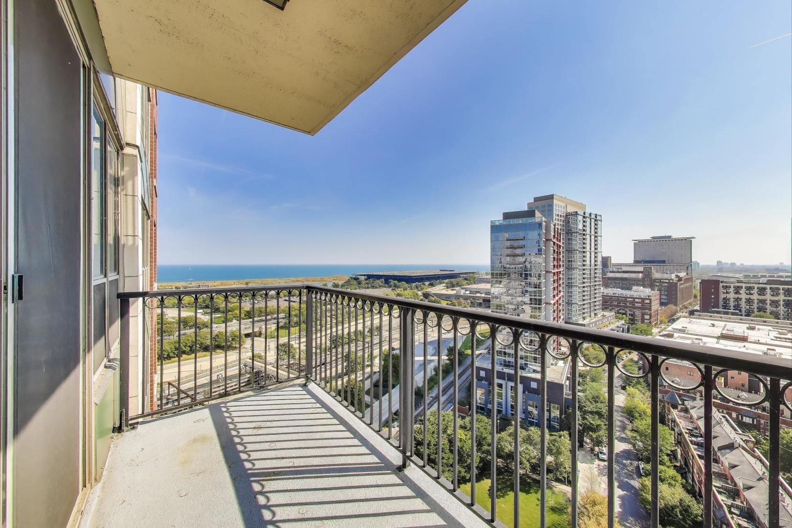 1717 South Prairie Avenue, Unit 1910 Chicago, IL 60616 - Photo 24 of 48 a view of city from a balcony