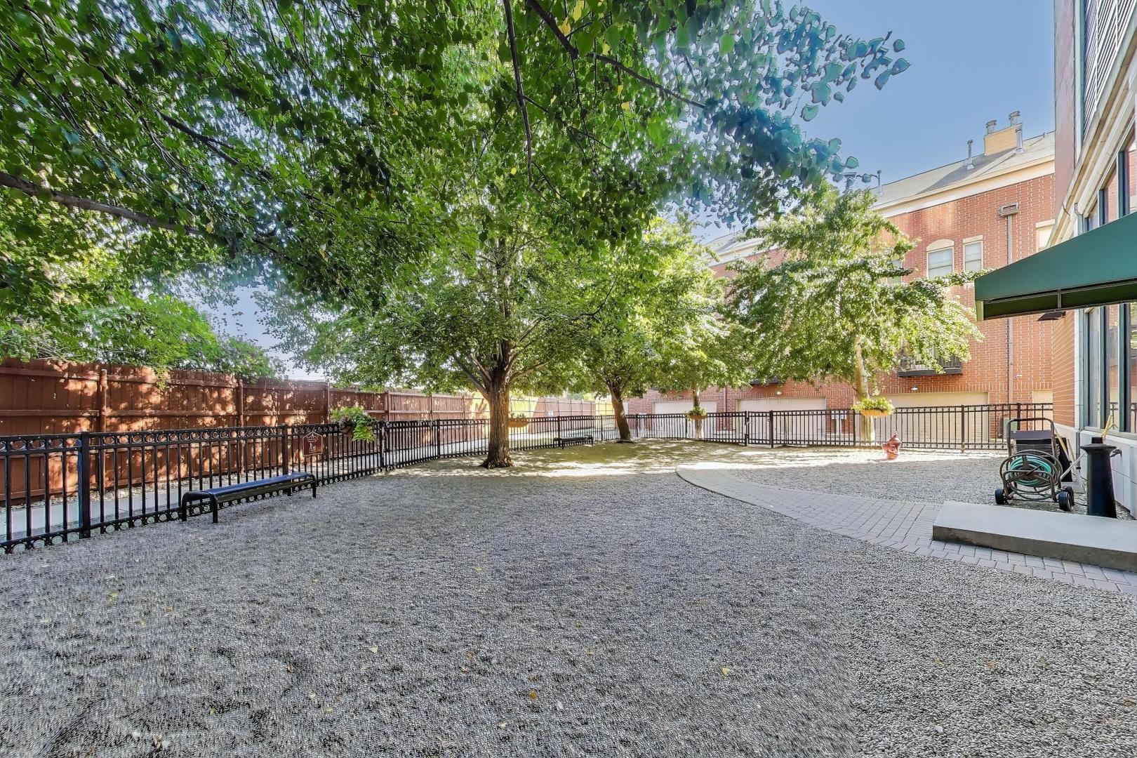 1717 South Prairie Avenue, Unit 1910 Chicago, IL 60616 - Photo 48 of 48 a view of a house with backyard and trees