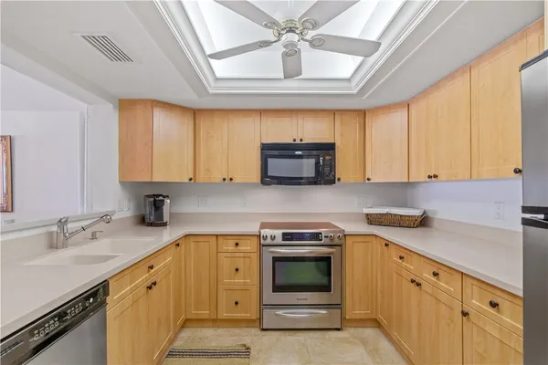 $9,500 | 2636 Ocean Drive, Unit 404, Vero Beach, FL 32963