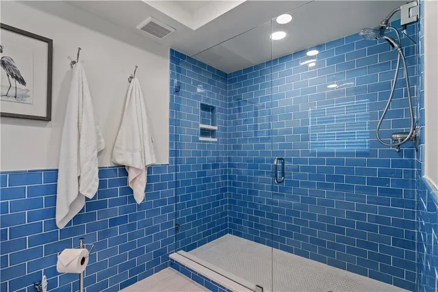 $9,500 | 2636 Ocean Drive, Unit 404, Vero Beach, FL 32963