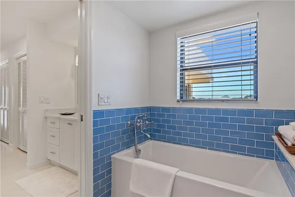 $9,500 | 2636 Ocean Drive, Unit 404, Vero Beach, FL 32963