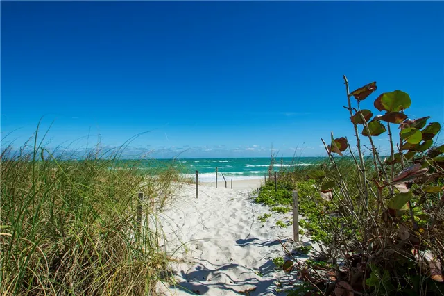 $9,500 | 2636 Ocean Drive, Unit 404, Vero Beach, FL 32963