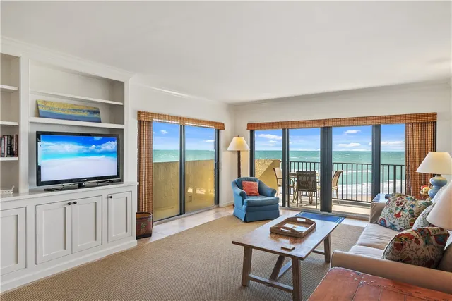 $9,500 | 2636 Ocean Drive, Unit 404, Vero Beach, FL 32963