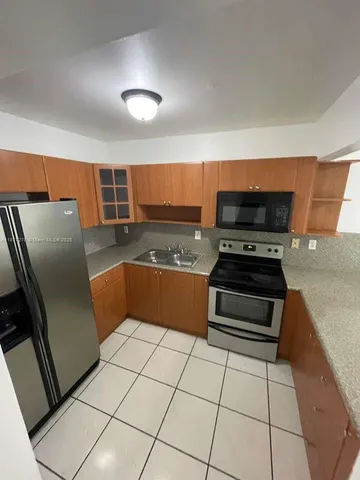 $1,800 | 6095 West 19th Avenue, Unit 304, Hialeah, FL 33012