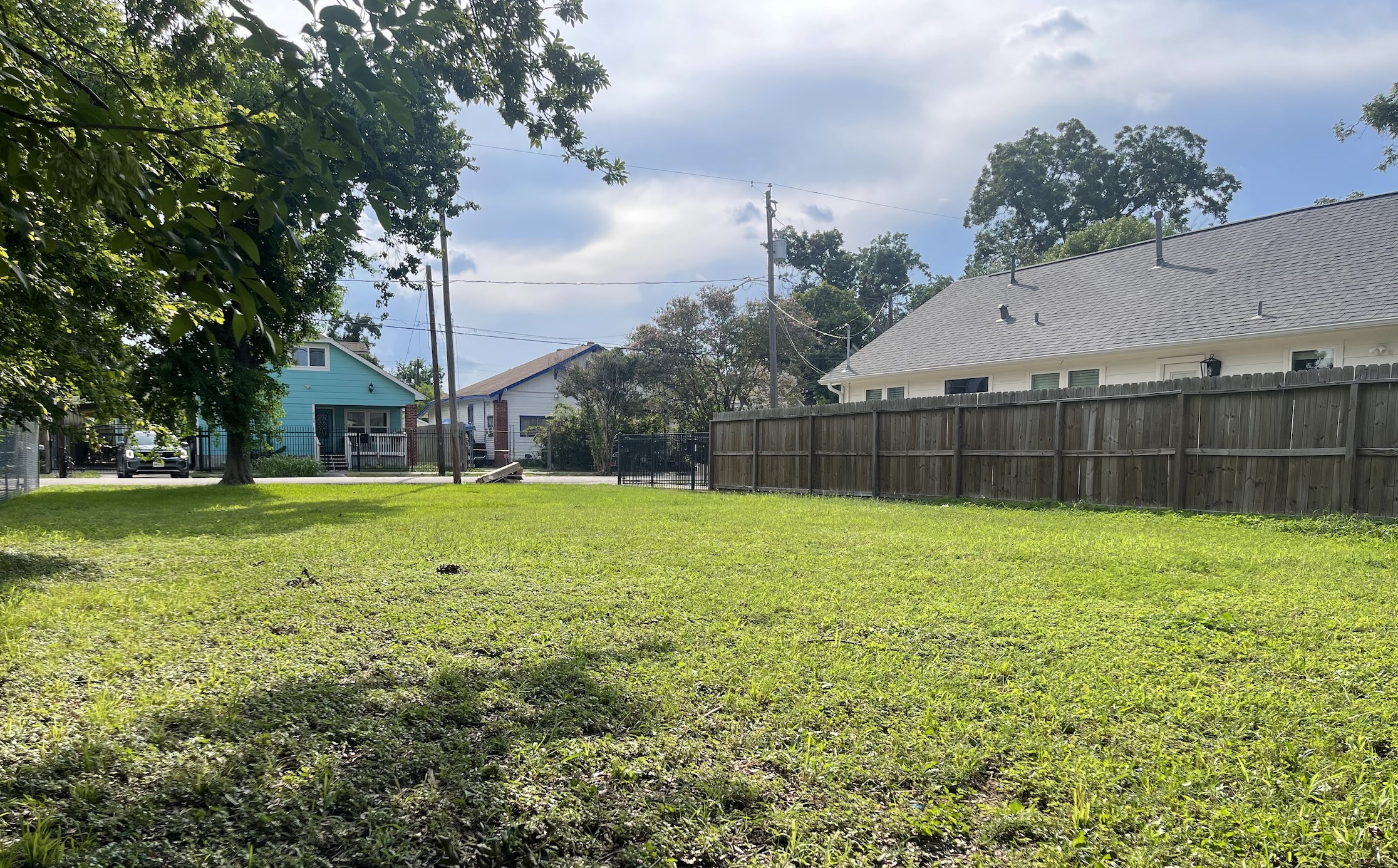 2114 Chestnut Street Houston, TX 77009 - Photo 7 of 8 a view of a garden