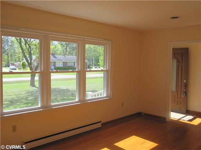 251 Mariners Point Road Hudgins, VA 23076 - Photo 3 of 12 Living Room - Bright and sunny with evening sunsets to enjoy