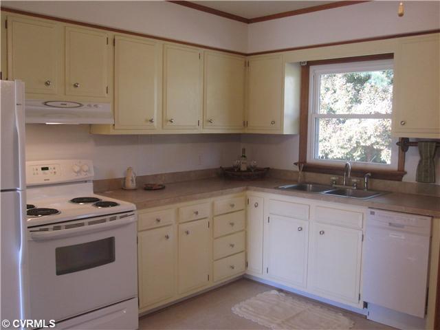251 Mariners Point Road Hudgins, VA 23076 - Photo 9 of 12 Kitchen - Nice kitchen with views of the gardens in the back yard