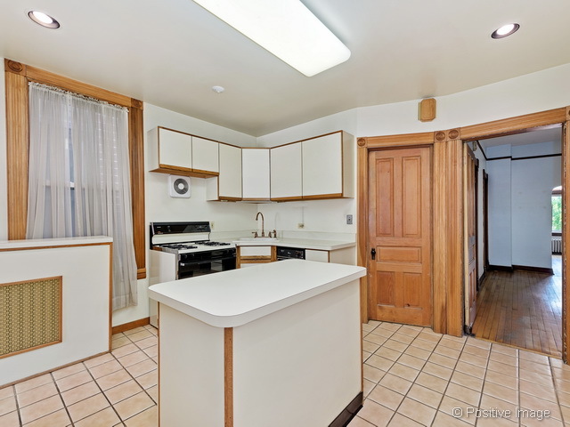 3732 North Hermitage Avenue Chicago, IL 60613 - Photo 8 of 23