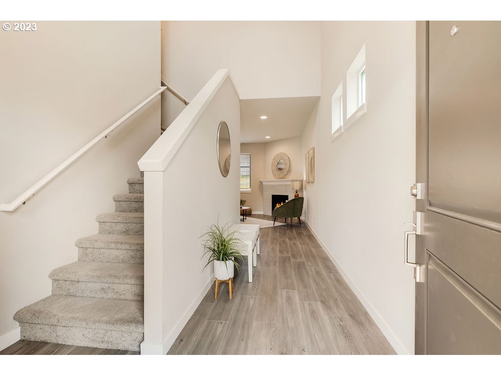 14985 Southeast Baden Powell Road Happy Valley, OR 97086 - Photo 2 of 24 Entrance/Foyer