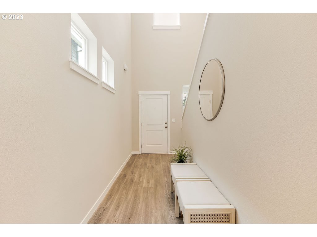 14985 Southeast Baden Powell Road Happy Valley, OR 97086 - Photo 3 of 24 Entrance/Foyer