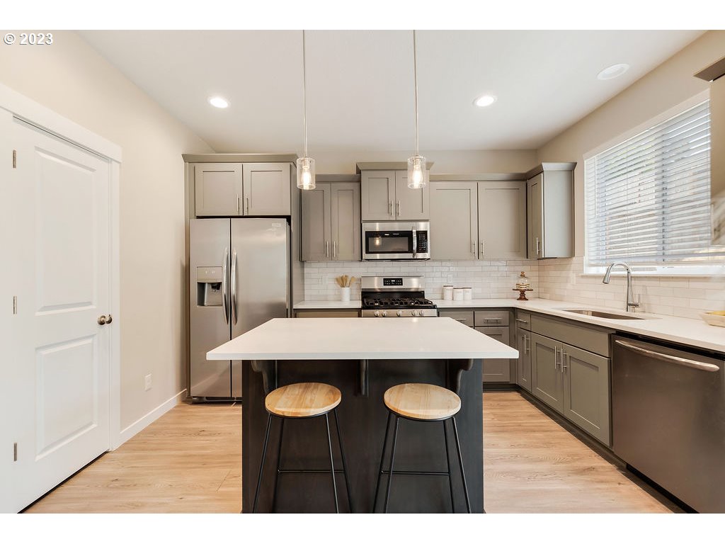 14985 Southeast Baden Powell Road Happy Valley, OR 97086 - Photo 9 of 24 Kitchen