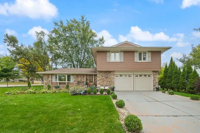 $649,000 | 320 Pochet Lane, Schaumburg, IL 60193