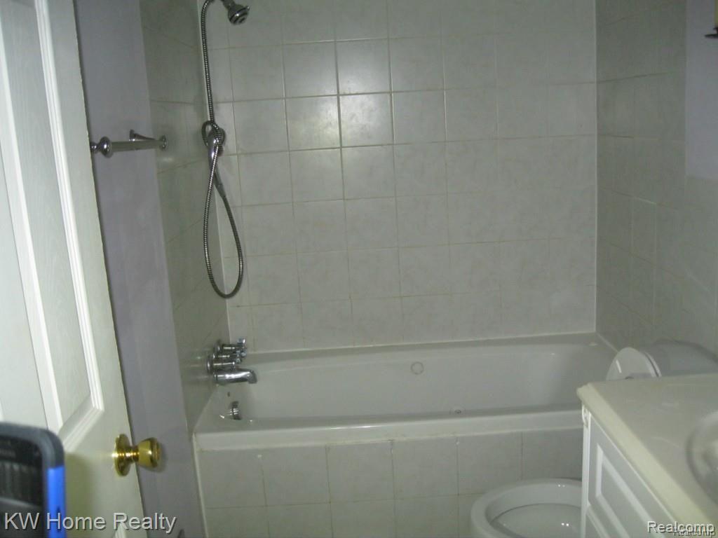 25835 Lahser Road, Unit 7 Southfield, MI 48033 - Photo 7 of 9