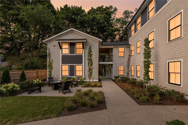 $359,900 | 32 Exchange Street, Unit 203, East Greenwich, RI 02818