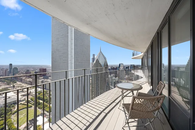 $375,000 | 225 North Columbus Drive, Unit 7609, Chicago, IL 60601