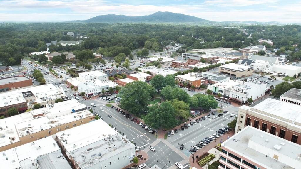 402 Prosper Circle, Unit 102 Marietta, GA 30060 - Photo 54 of 72 a view of a city