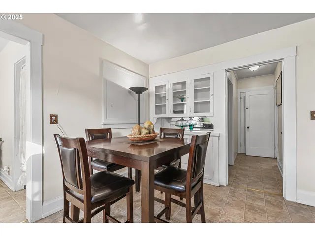 $299,900 | 608 South Ivy Street, Medford, OR 97501