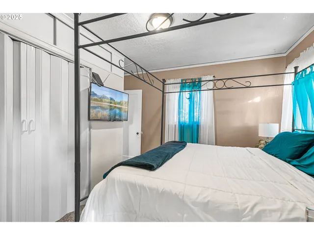 $299,900 | 608 South Ivy Street, Medford, OR 97501