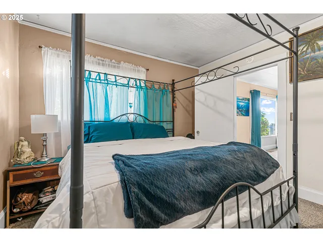 $299,900 | 608 South Ivy Street, Medford, OR 97501