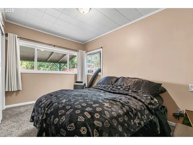 $299,900 | 608 South Ivy Street, Medford, OR 97501