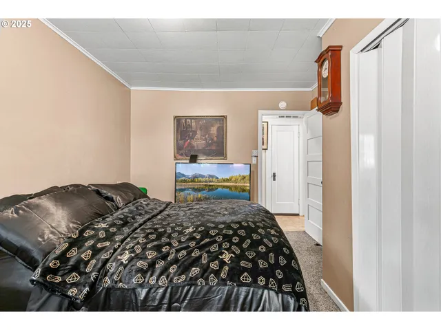 $299,900 | 608 South Ivy Street, Medford, OR 97501