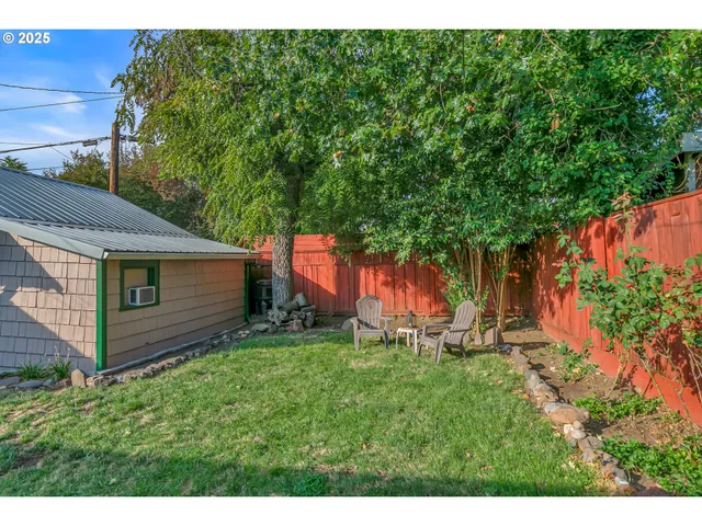 $299,900 | 608 South Ivy Street, Medford, OR 97501