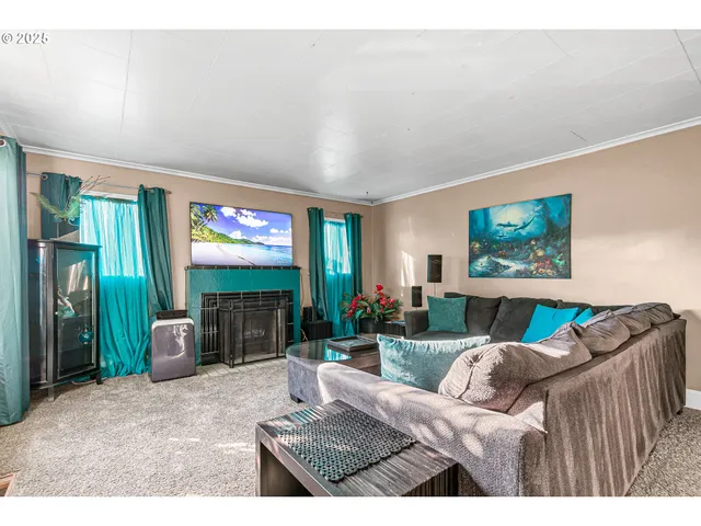 $299,900 | 608 South Ivy Street, Medford, OR 97501