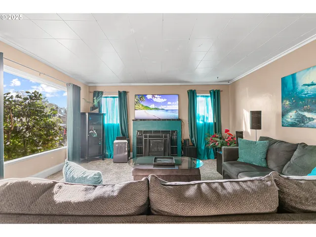 $299,900 | 608 South Ivy Street, Medford, OR 97501